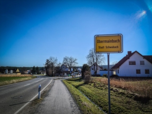 Vor dem Ort Obermainbach