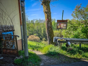 Durchlass an der Straße nach unten