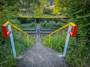 Fußgängerweg über das Bahngleis