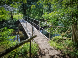 Steg über den Mühlkanal