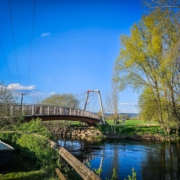 Die Brücke überspannt den Mainzusammenfluss