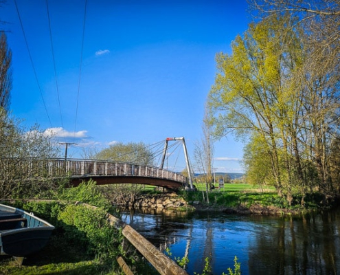 Die Brücke überspannt den Mainzusammenfluss