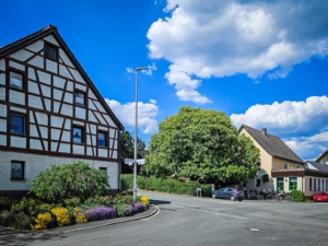 Fachwerkhaus in Bernheck an der Kreuzung in der Ortsmitte