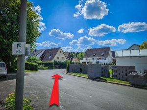 In Ottenhof erst links halten und dann der Kurve in den Ort folgen