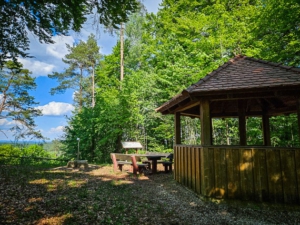 Der ältere der beiden Pavillons auf dem Gottvaterberg bei Plech