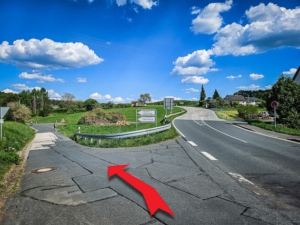Vor dem Ortsausgang nach links in Richtung 