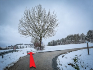 An Einmündung gerade aus Richtung Loffeld