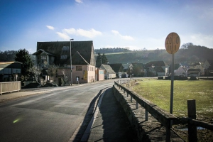 Weg BW1 an Straße