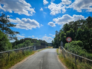Brücke über Bahnlinie