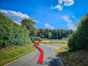Am Sportgelände nach rechts abbiegen